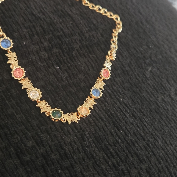 Gucci Elegant Gold Multicolor Gemstone Necklace - Picture 2 of 9
